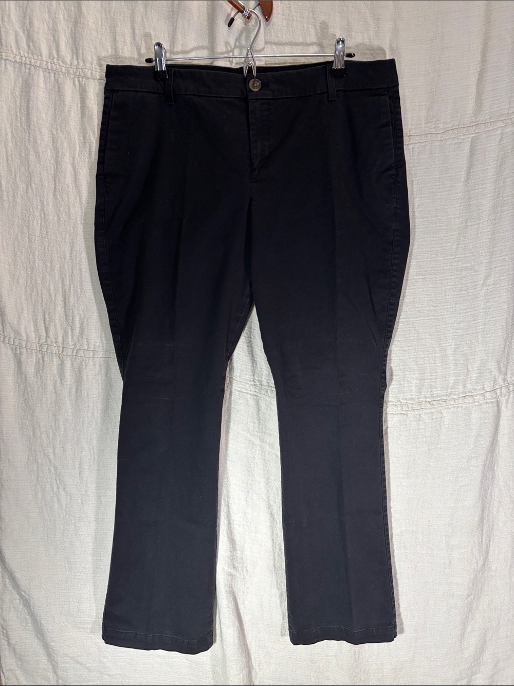 Old Navy Black Mid Rise Boot Cut Chino Khaki Pants Women’s Size 14 EUC